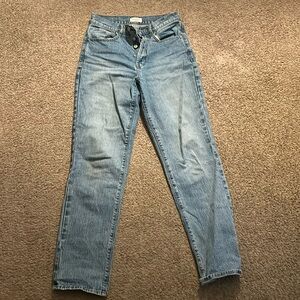 STRAIGHTLEG LIGHTWASH JEANS